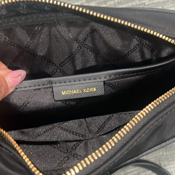 BNWT! Michael Michael Kors Jet Set Charm Black Crossbody - Picture 4 of 6